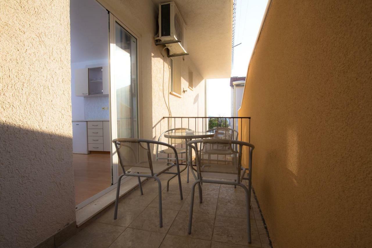 Dagulo Apartment Primosten Exterior photo
